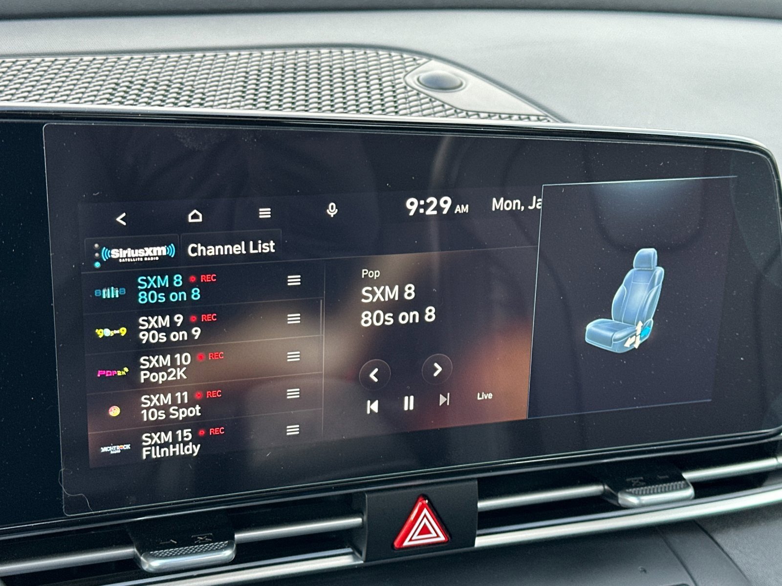 Used 2023 Hyundai Elantra Limited w/ Winter Weather Package image 17