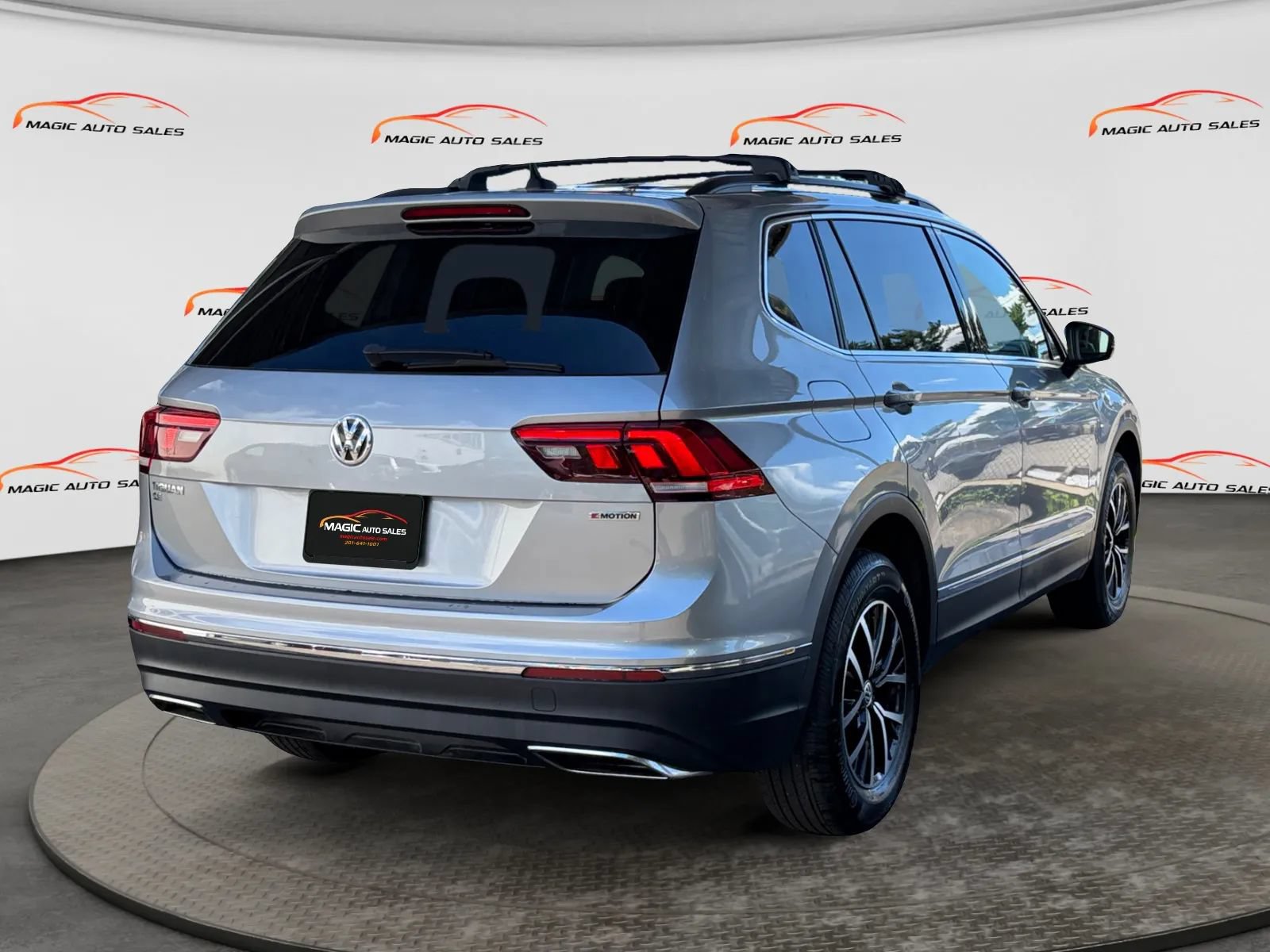 Used 2021 Volkswagen Tiguan SE AWD/4WD image 10