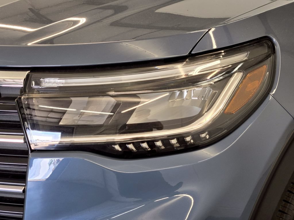New 2026 Ford Explorer Active RWD image 7