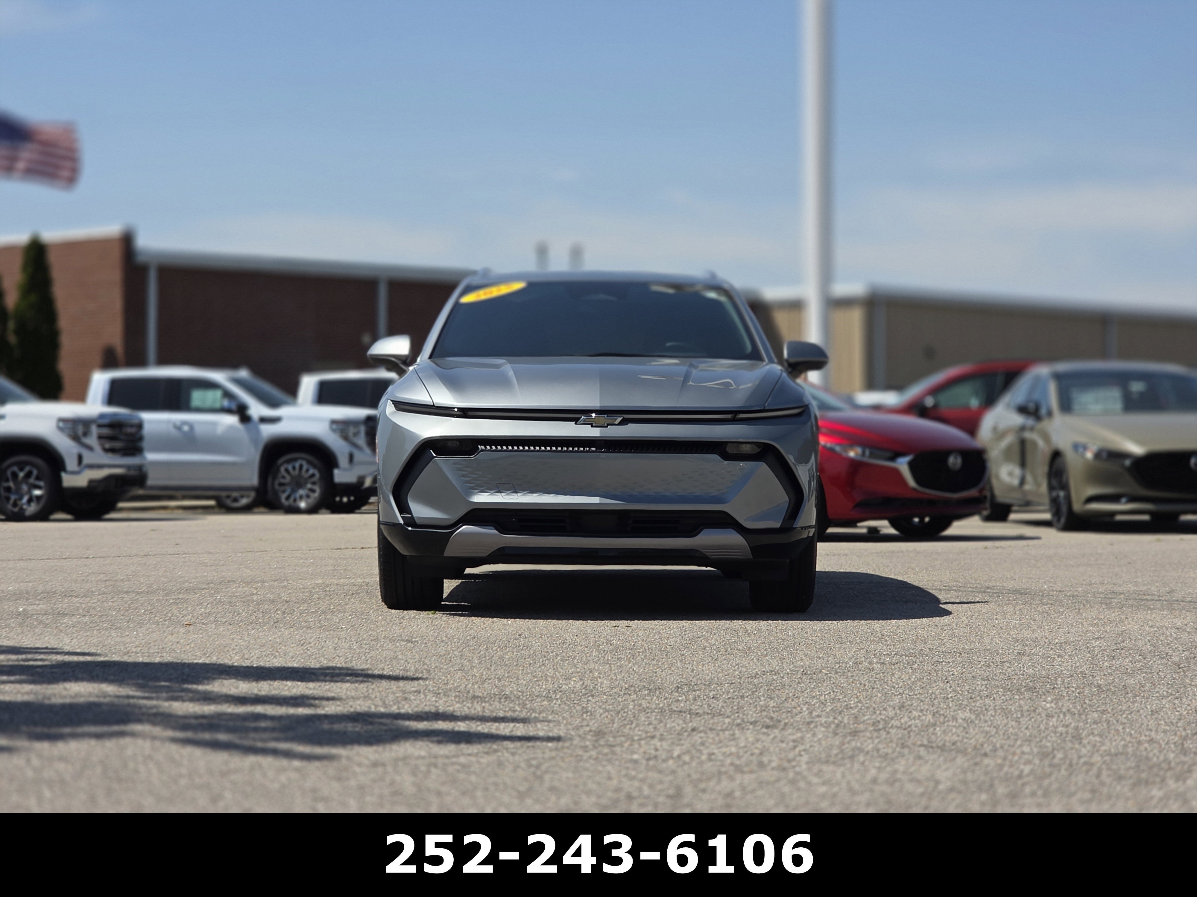 Used 2025 Chevrolet Equinox EV LT w/ Convenience Package FWD image 2