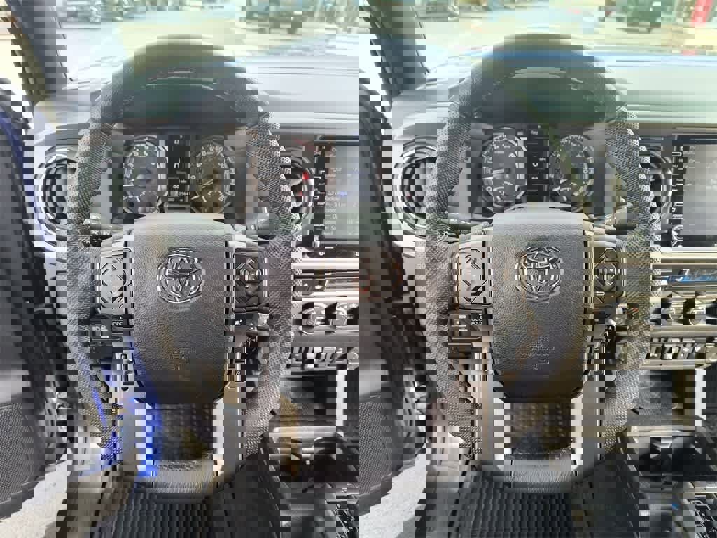 Used 2022 Toyota Tacoma TRD Off-Road image 14