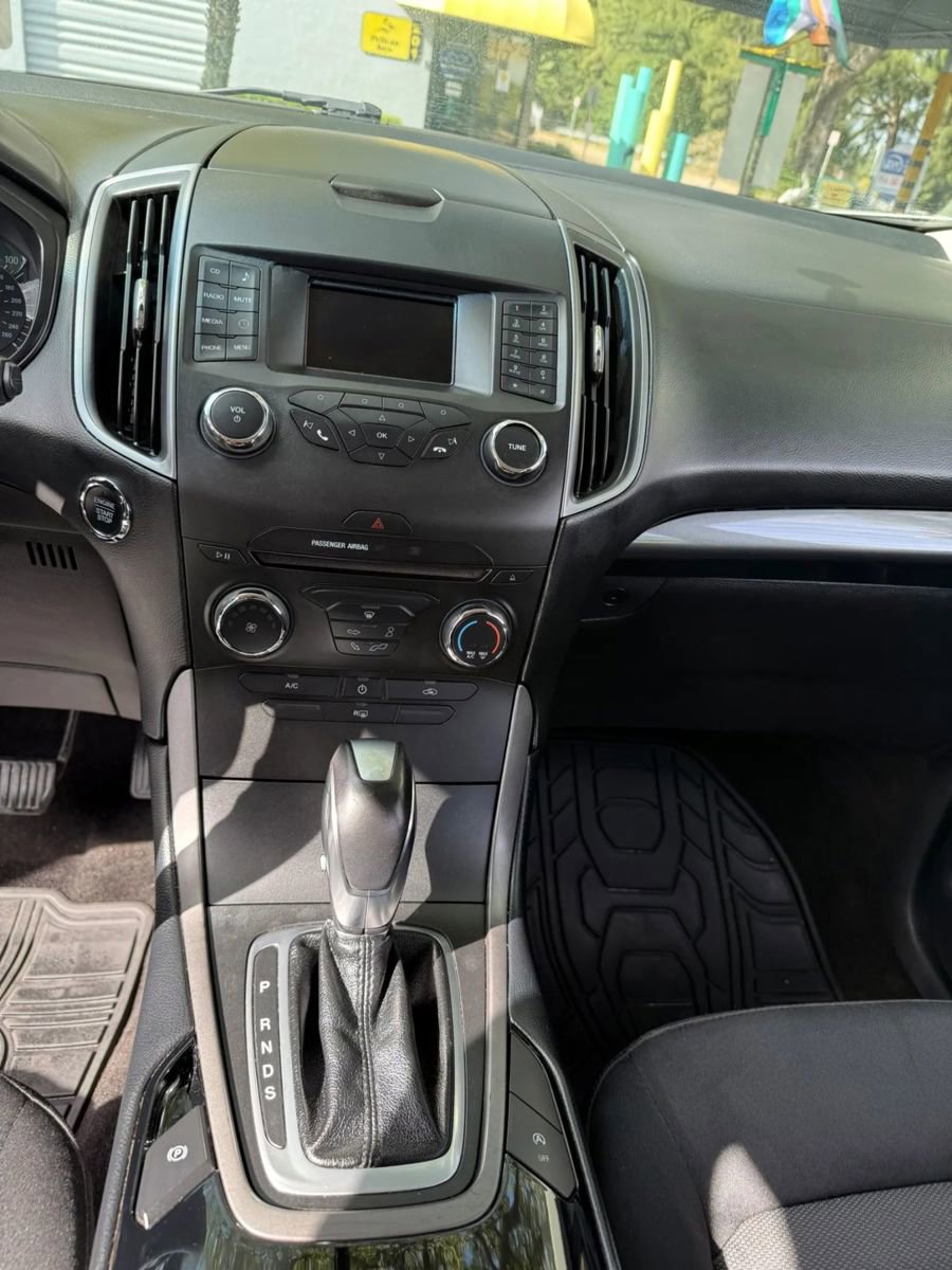 Used 2018 Ford Edge SE image 20