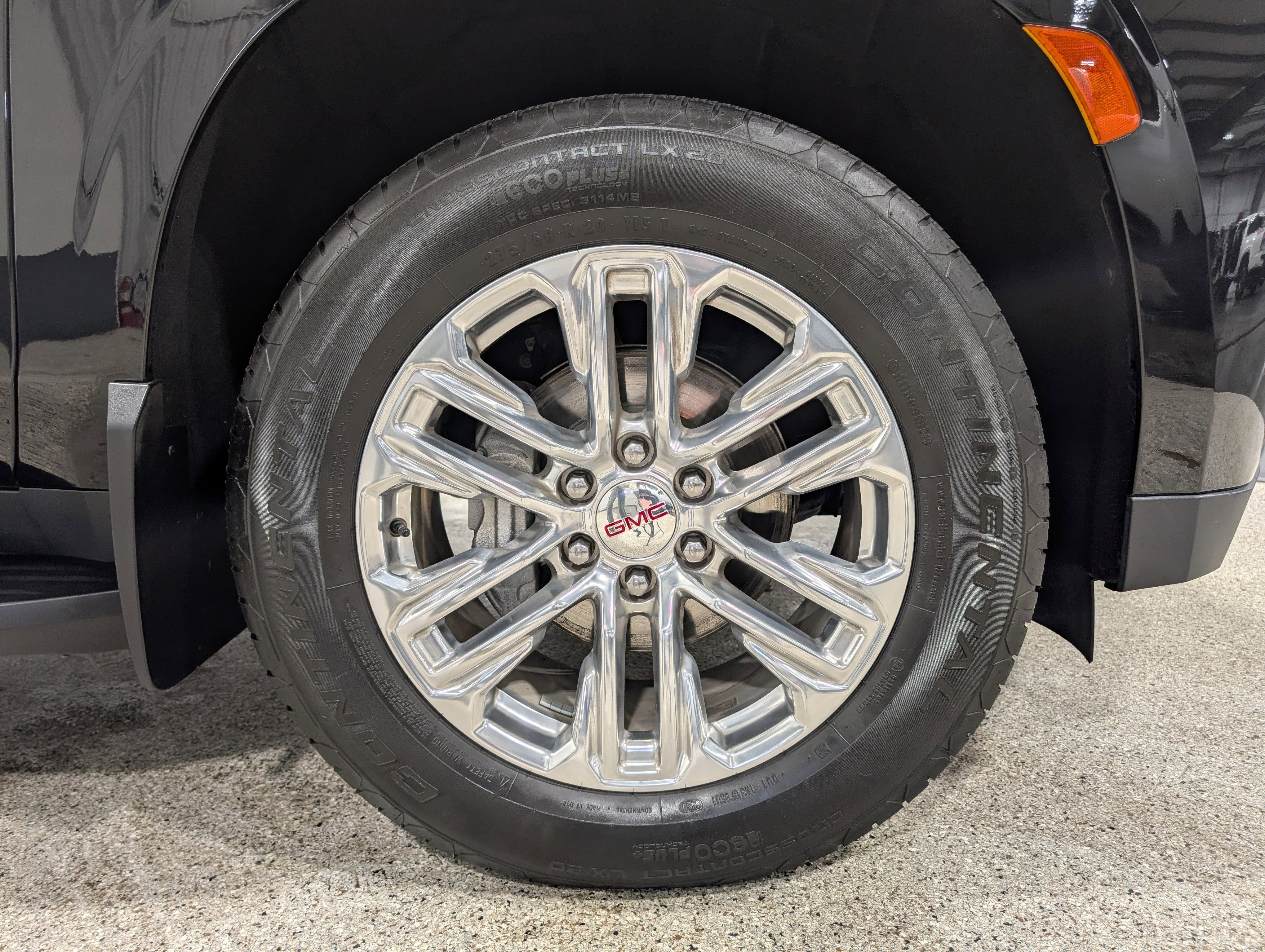 Used 2022 GMC Yukon XL SLT w/ SLT Luxury Package image 14