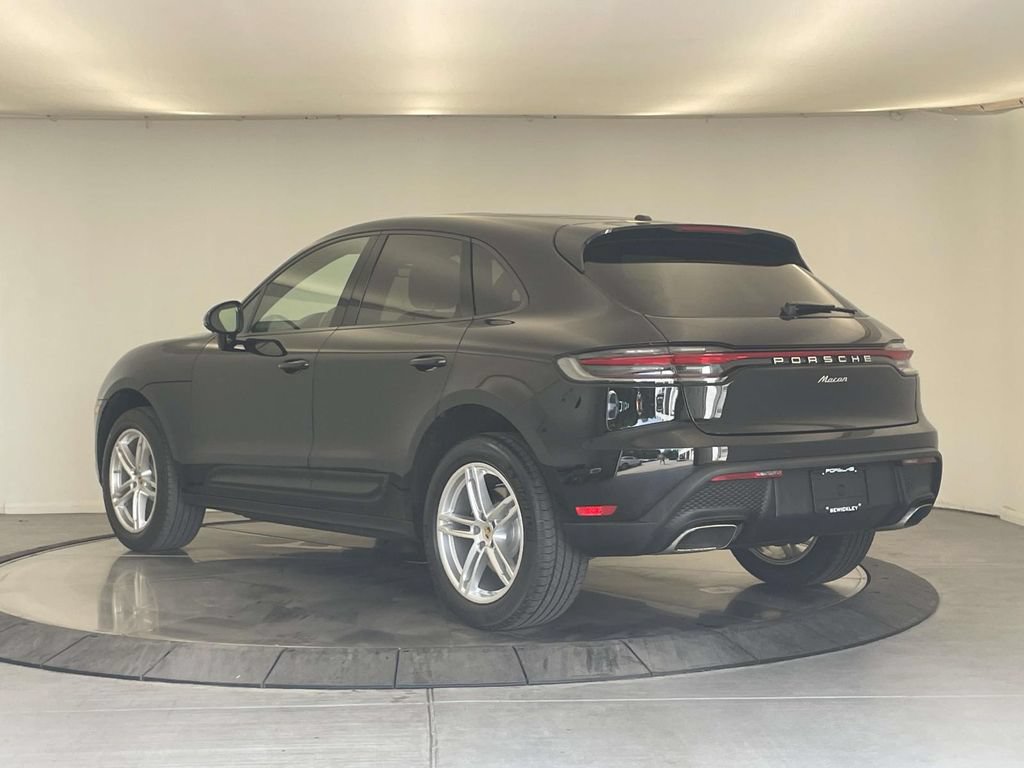 Certified 2023 Porsche Macan AWD/4WD image 3