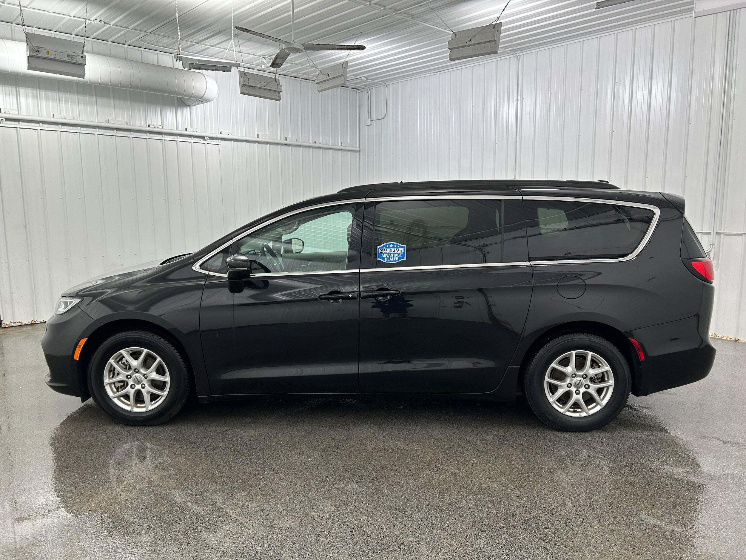 Used 2022 Chrysler Pacifica Touring-L FWD image 20