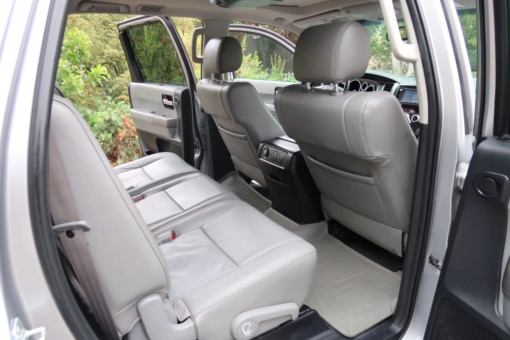 Used 2017 Toyota Sequoia Limited w/ Safety & Convenience Package AWD/4WD image 26
