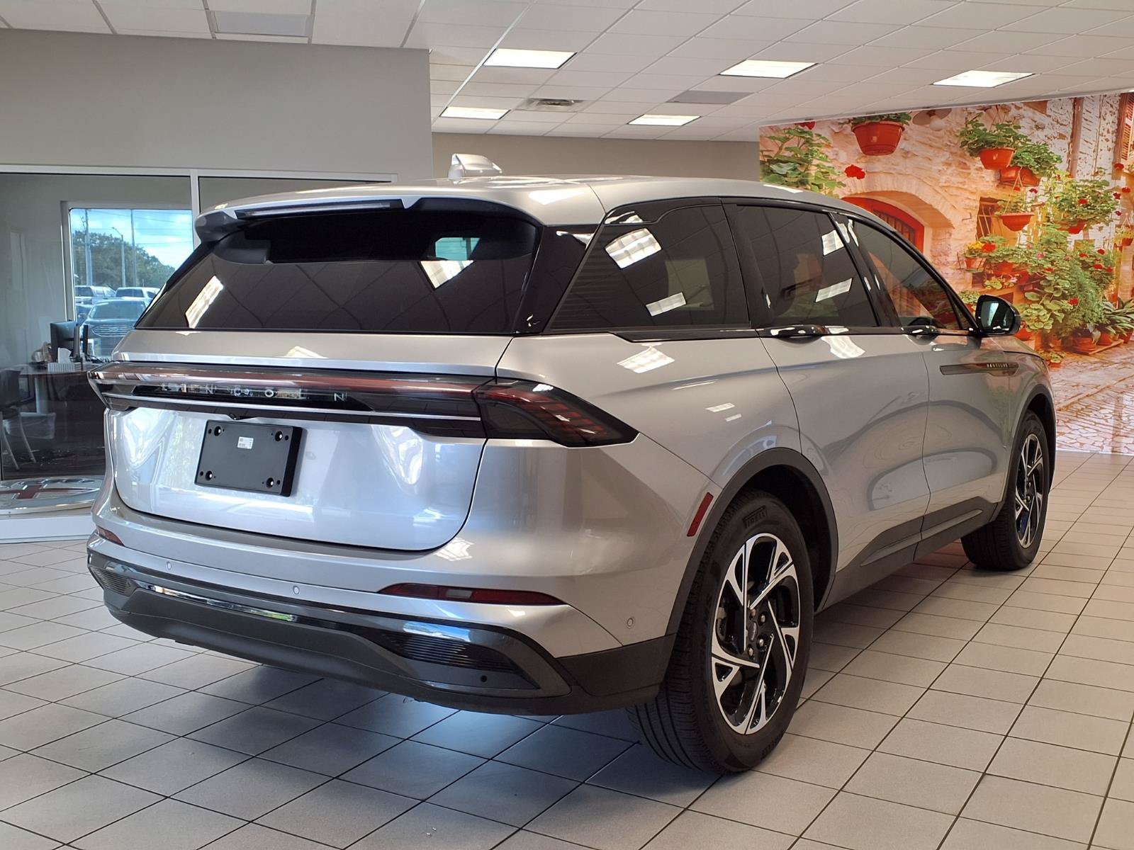 Used 2024 Lincoln Nautilus Premier w/ Jet Appearance Package AWD/4WD image 5