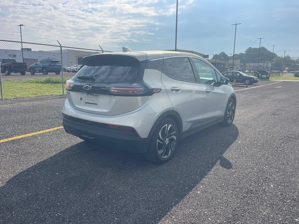 Used 2023 Chevrolet Bolt LT w/ Infotainment Package FWD image 5