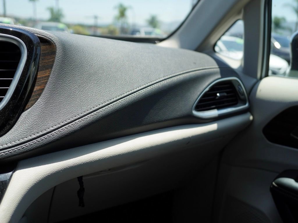 Used 2023 Chrysler Pacifica Limited image 20