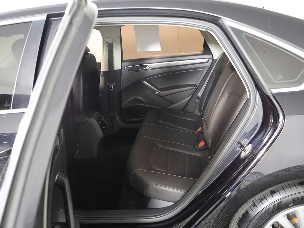 Used 2017 Volkswagen Passat 1.8T SE FWD image 25