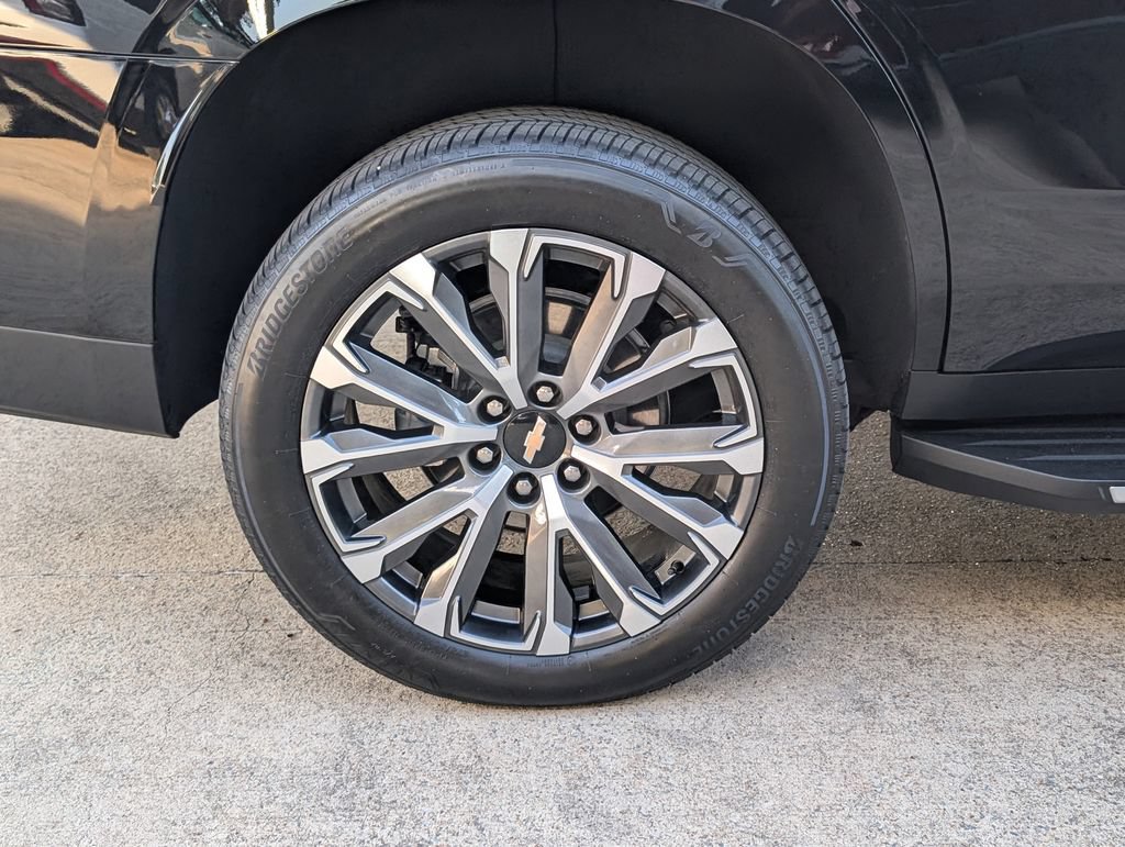 Used 2025 Chevrolet Tahoe High Country AWD/4WD image 3