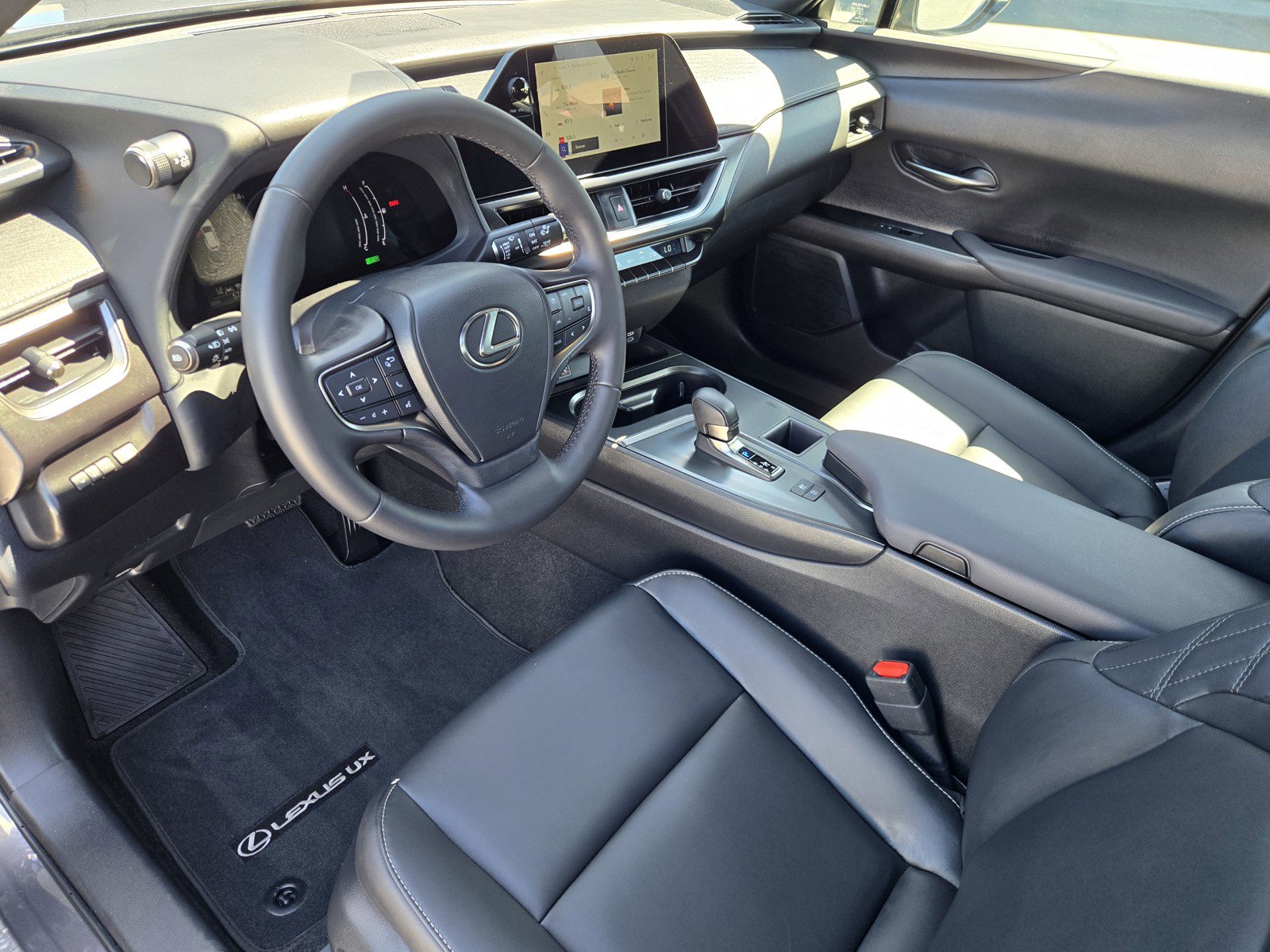 Certified 2025 Lexus UX 300h FWD image 10
