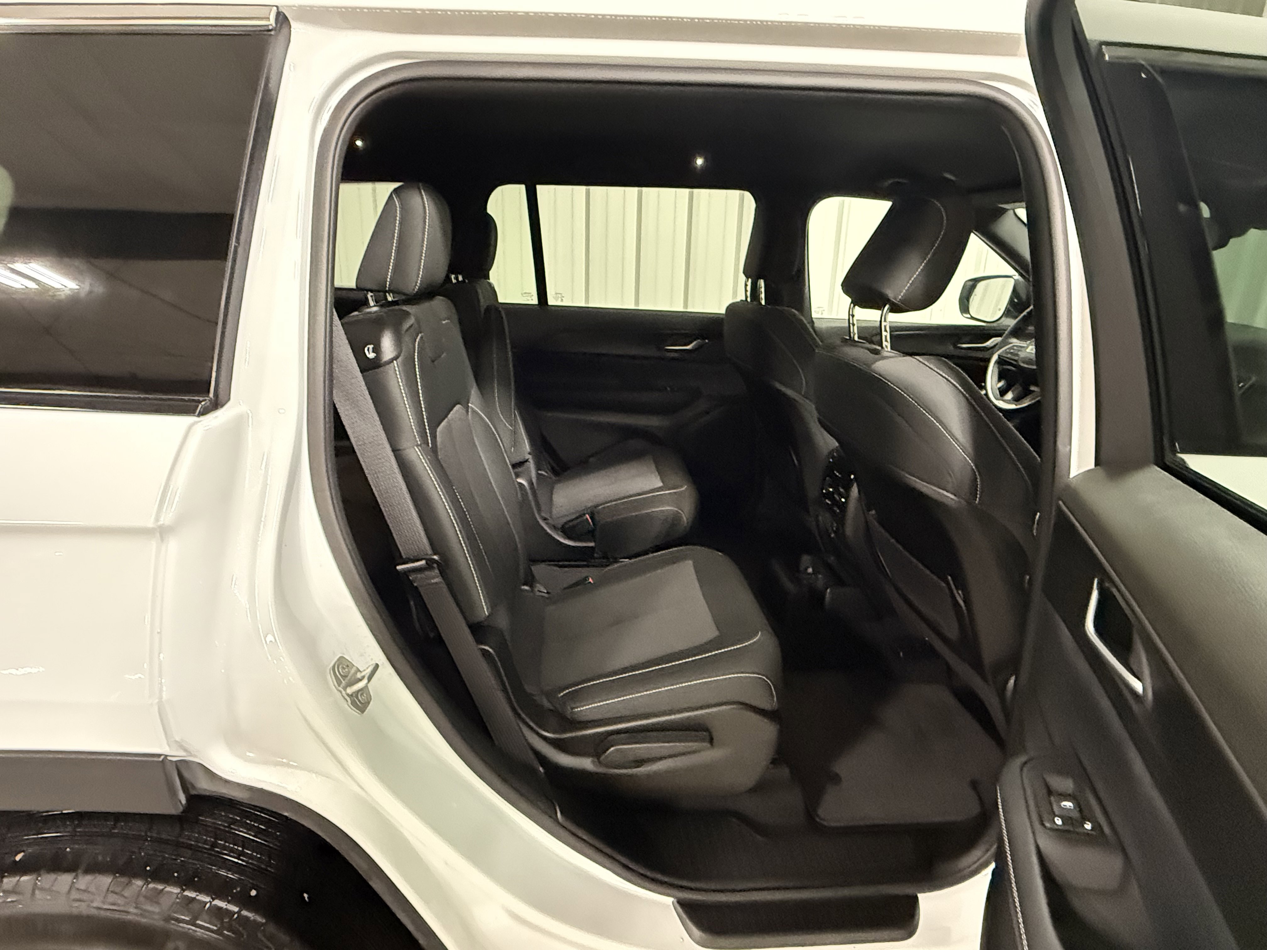 Used 2024 Jeep Grand Cherokee L Laredo w/ Luxury Tech Group I image 13