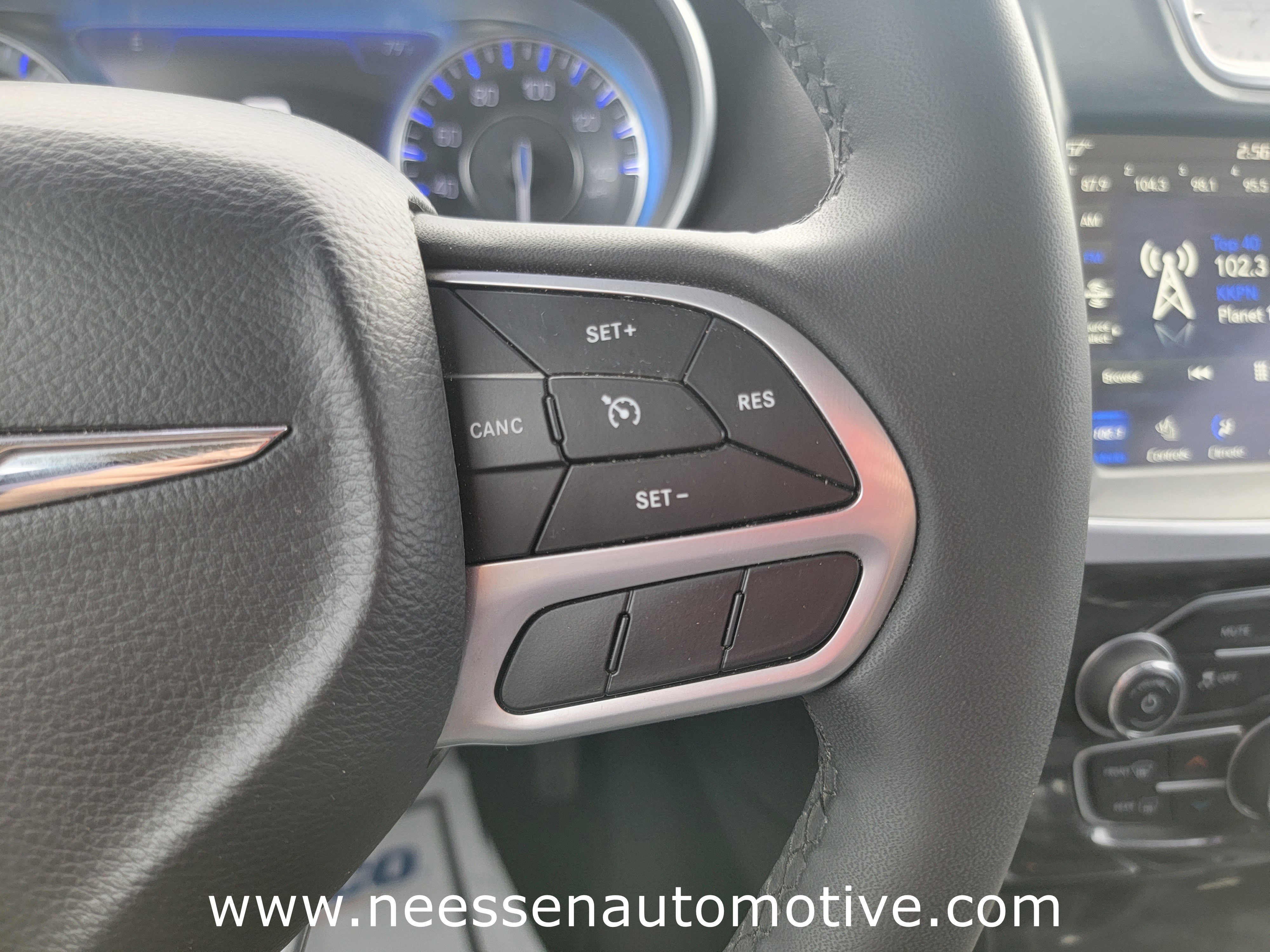 Used 2022 Chrysler 300 Touring L image 20