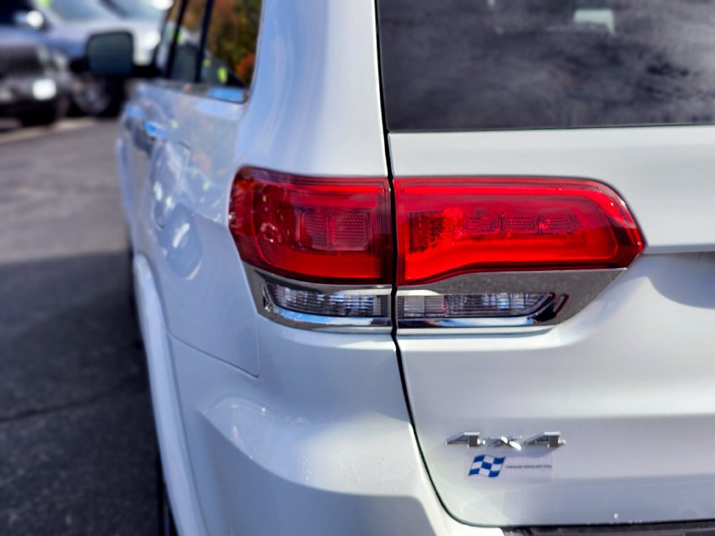 Used 2019 Jeep Grand Cherokee Overland AWD/4WD image 9