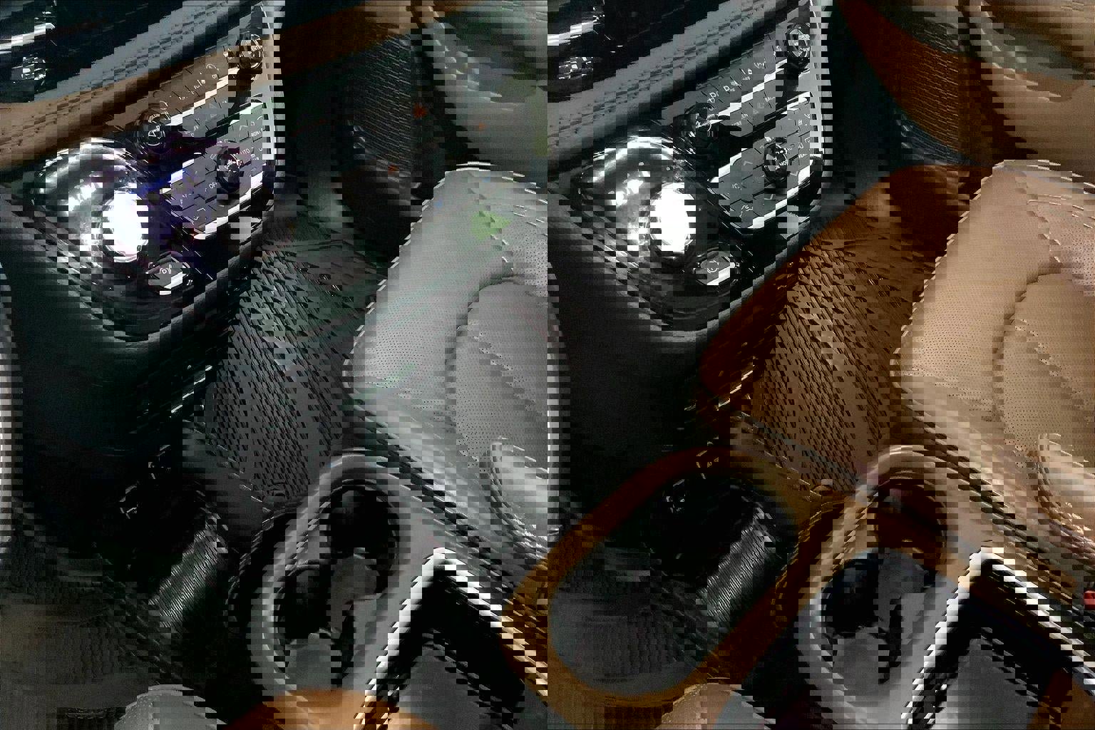 Used 2017 Chrysler Pacifica Limited image 17