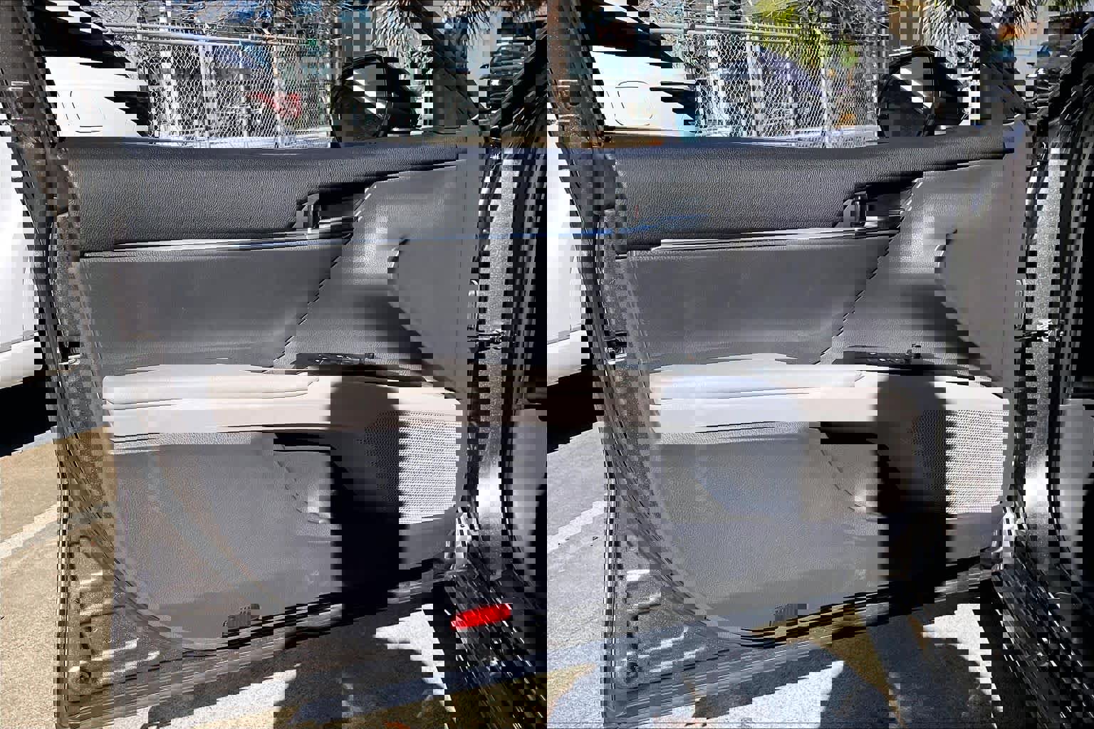 Used 2020 Toyota Camry SE image 19