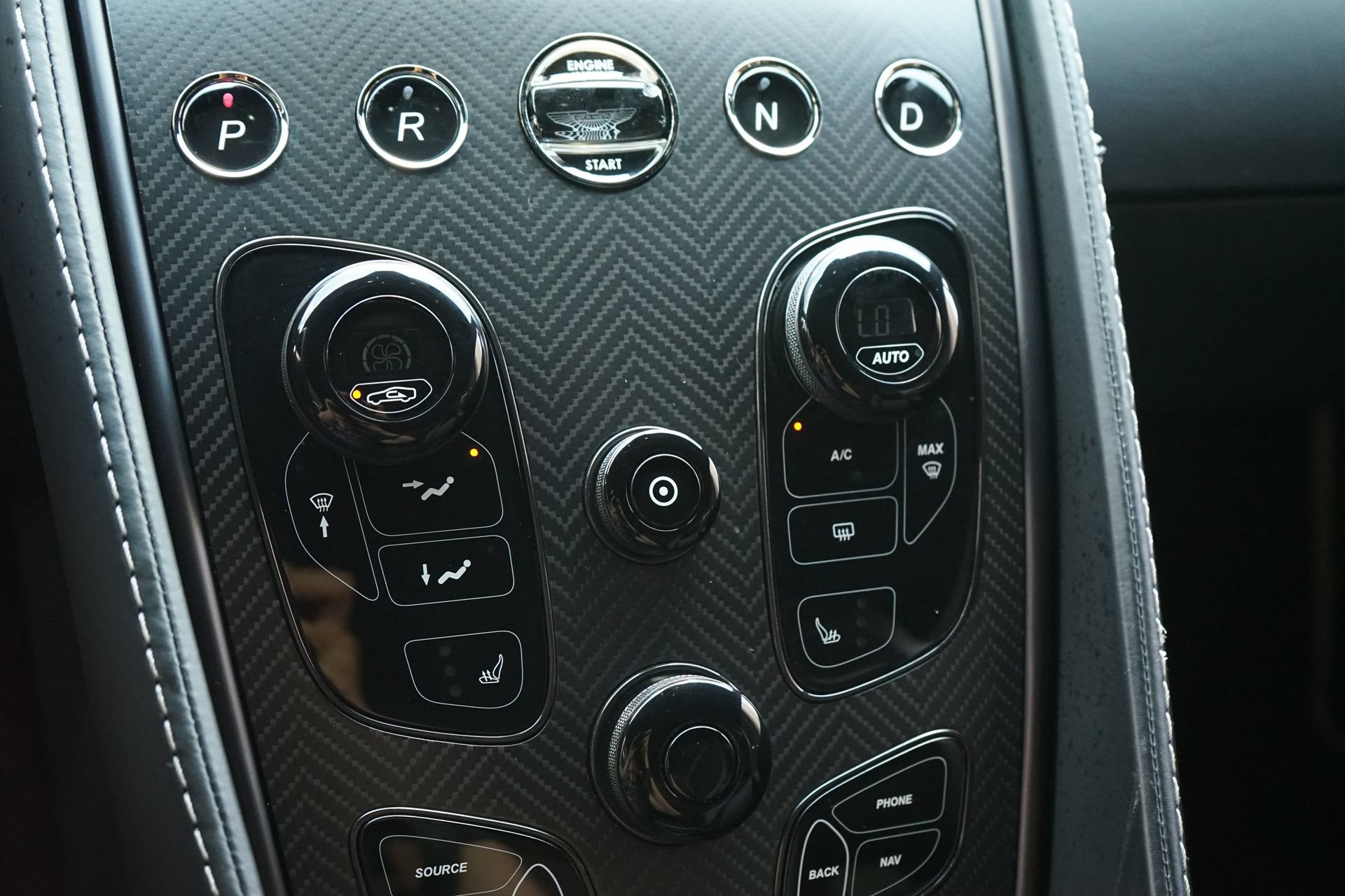 Used 2015 Aston Martin Vanquish Coupe RWD image 19