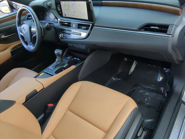 Used 2025 Lexus ES 300h w/ Premium Package image 23