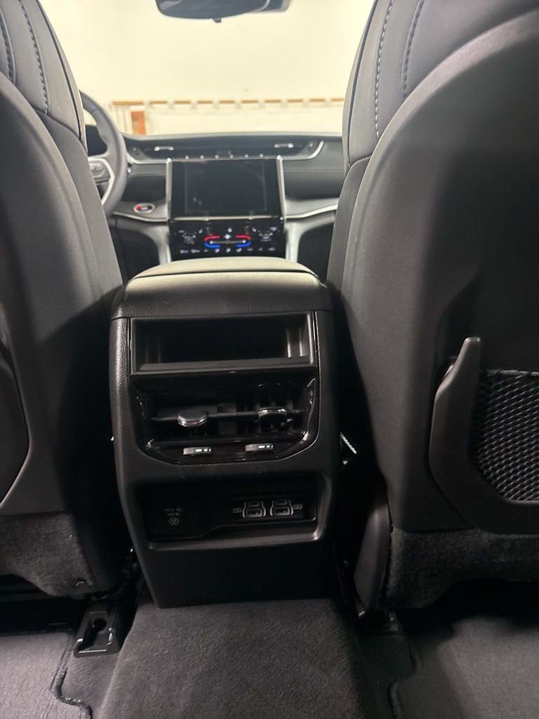 Used 2024 Jeep Grand Cherokee Altitude image 19
