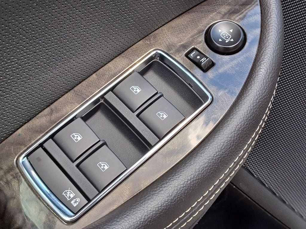 Used 2016 Chevrolet Impala LTZ w/ Enhanced Convenience Package FWD image 13