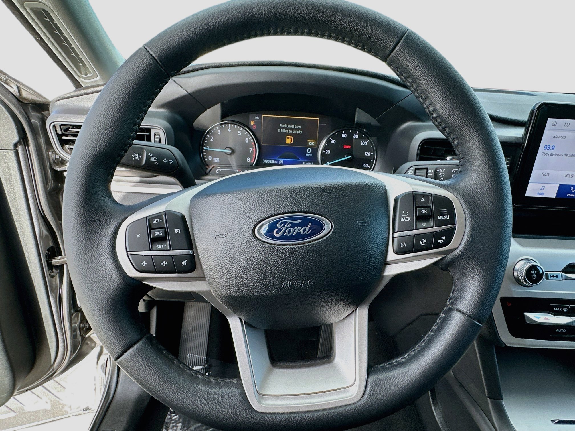Used 2024 Ford Explorer XLT RWD image 11