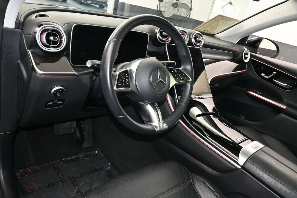 Used 2025 Mercedes-Benz GLC 300 4MATIC image 13