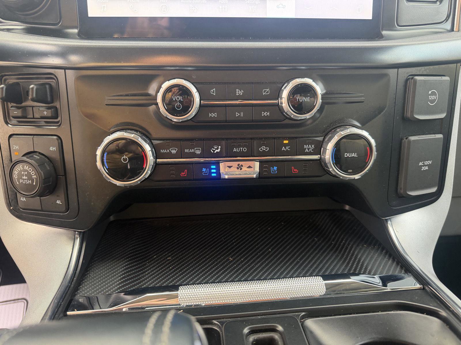 Used 2023 Ford F150 Limited image 22