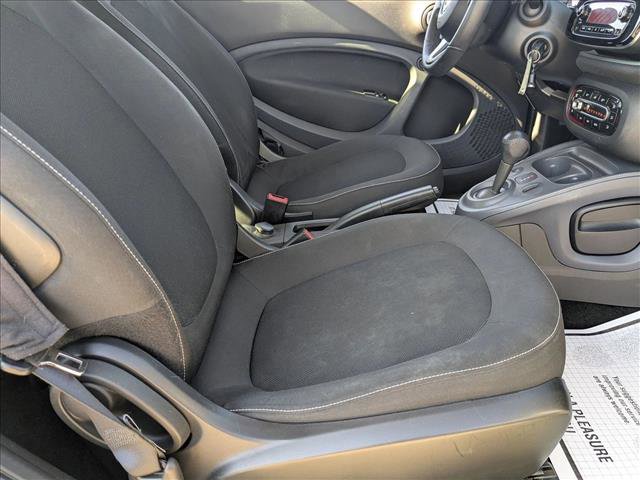 Used 2016 smart fortwo pure image 19