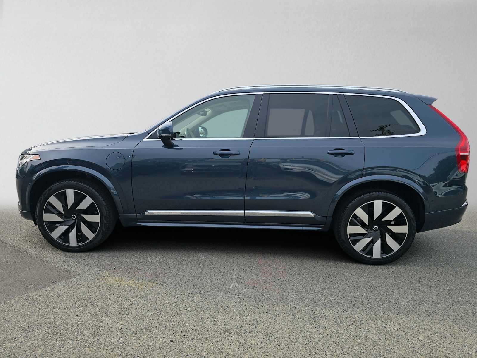 Used 2023 Volvo XC90 T8 Ultimate w/ Protection Package Premier AWD/4WD image 7