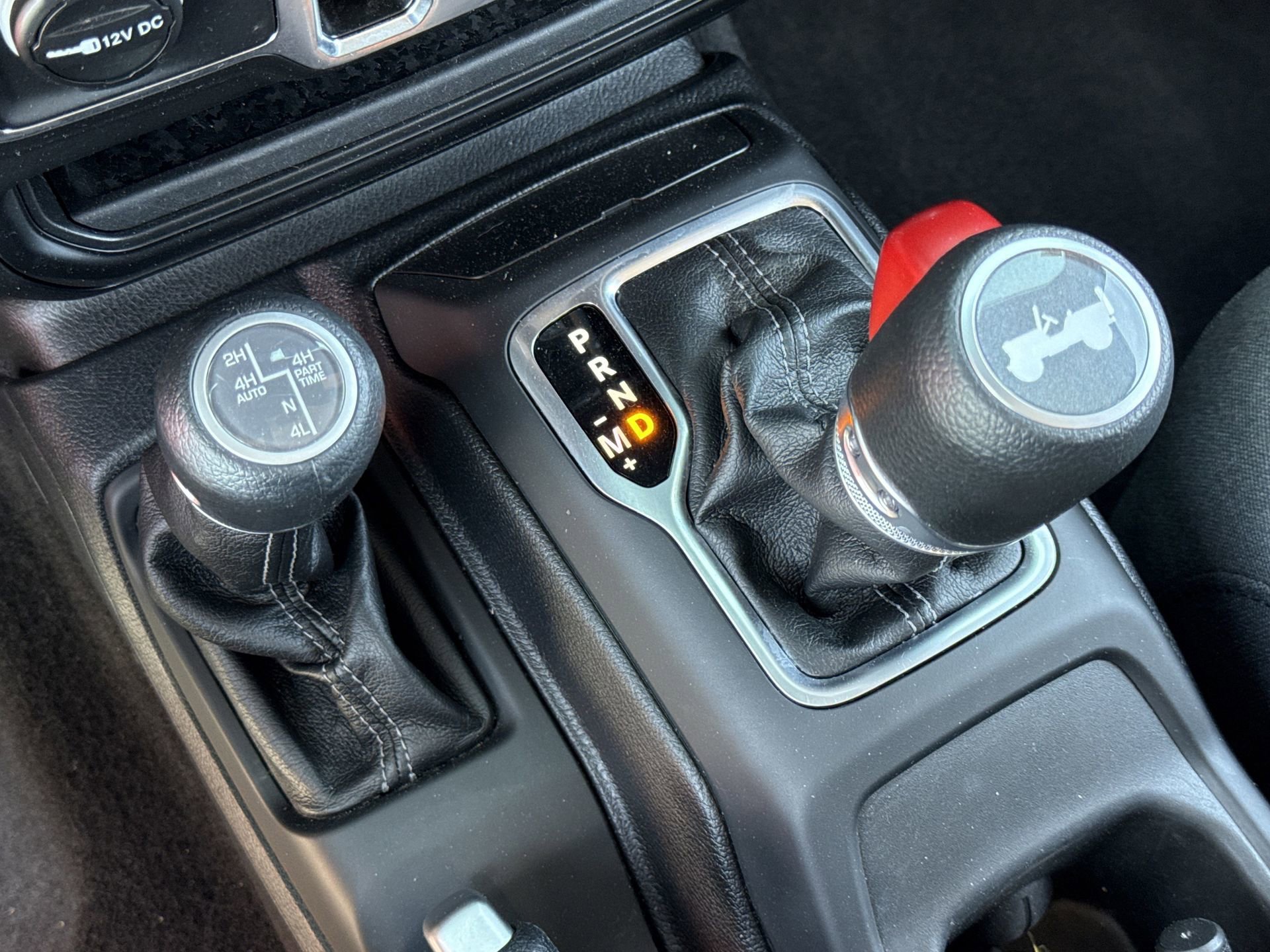 Used 2025 Jeep Wrangler Unlimited Sahara AWD/4WD image 7