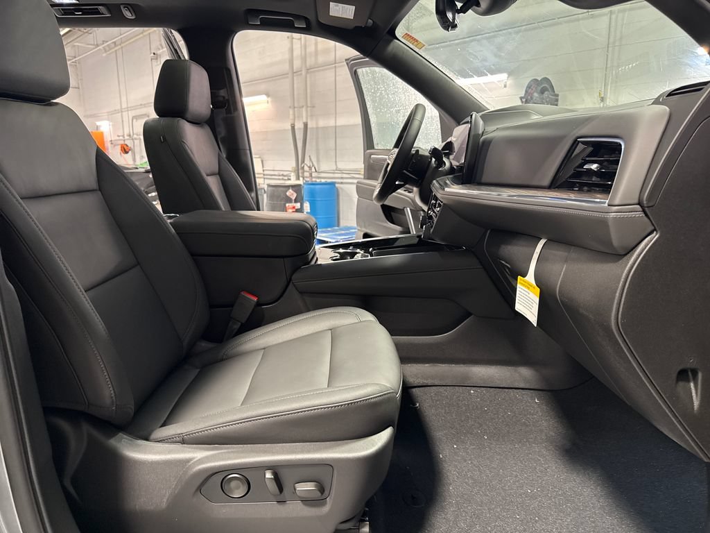 New 2026 Chevrolet Suburban Z71 w/ Z71 Off-Road Package AWD/4WD image 36