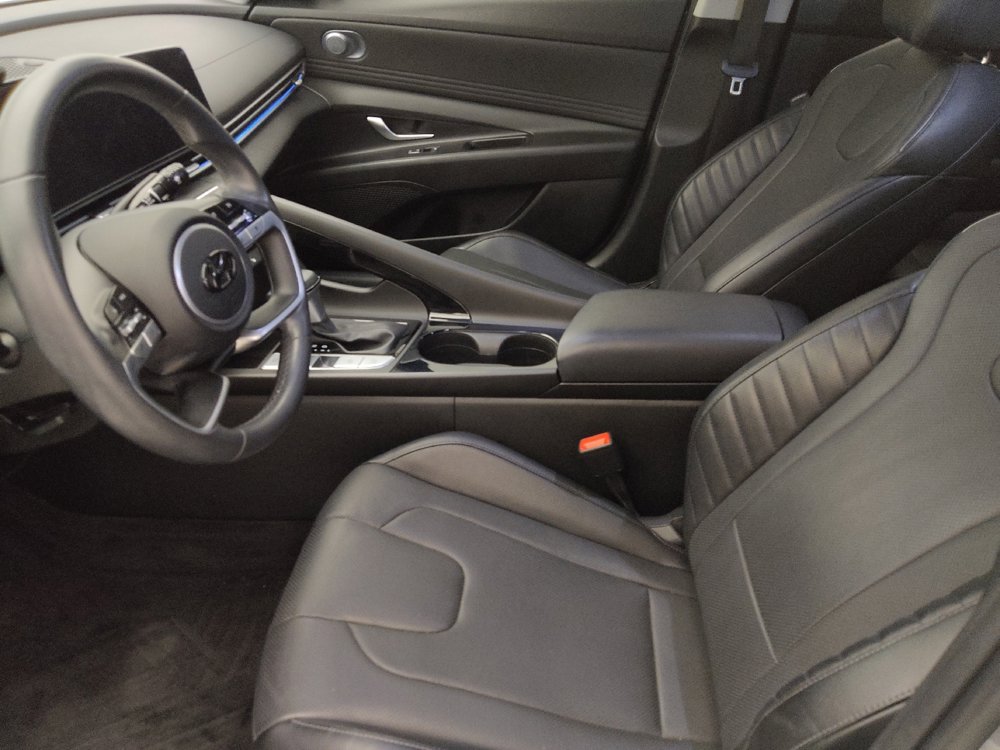 Used 2023 Hyundai Elantra Limited image 17