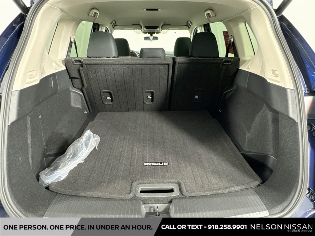 Certified 2026 Nissan Rogue SV FWD image 24