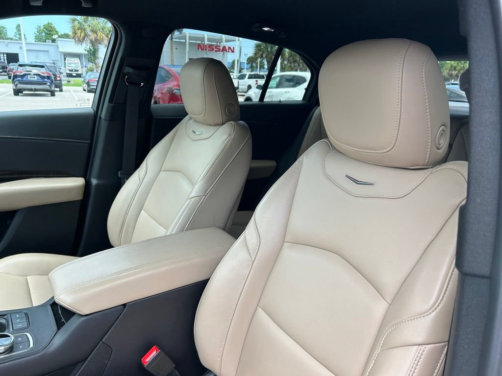 Used 2025 Cadillac XT4 Premium Luxury FWD image 21