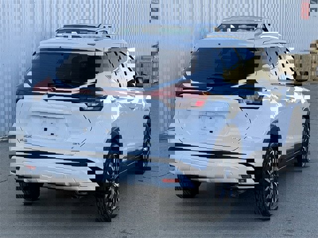 Used 2023 Nissan Kicks SV image 4