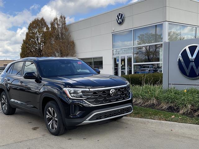 New 2026 Volkswagen Atlas Cross Sport SE image 1