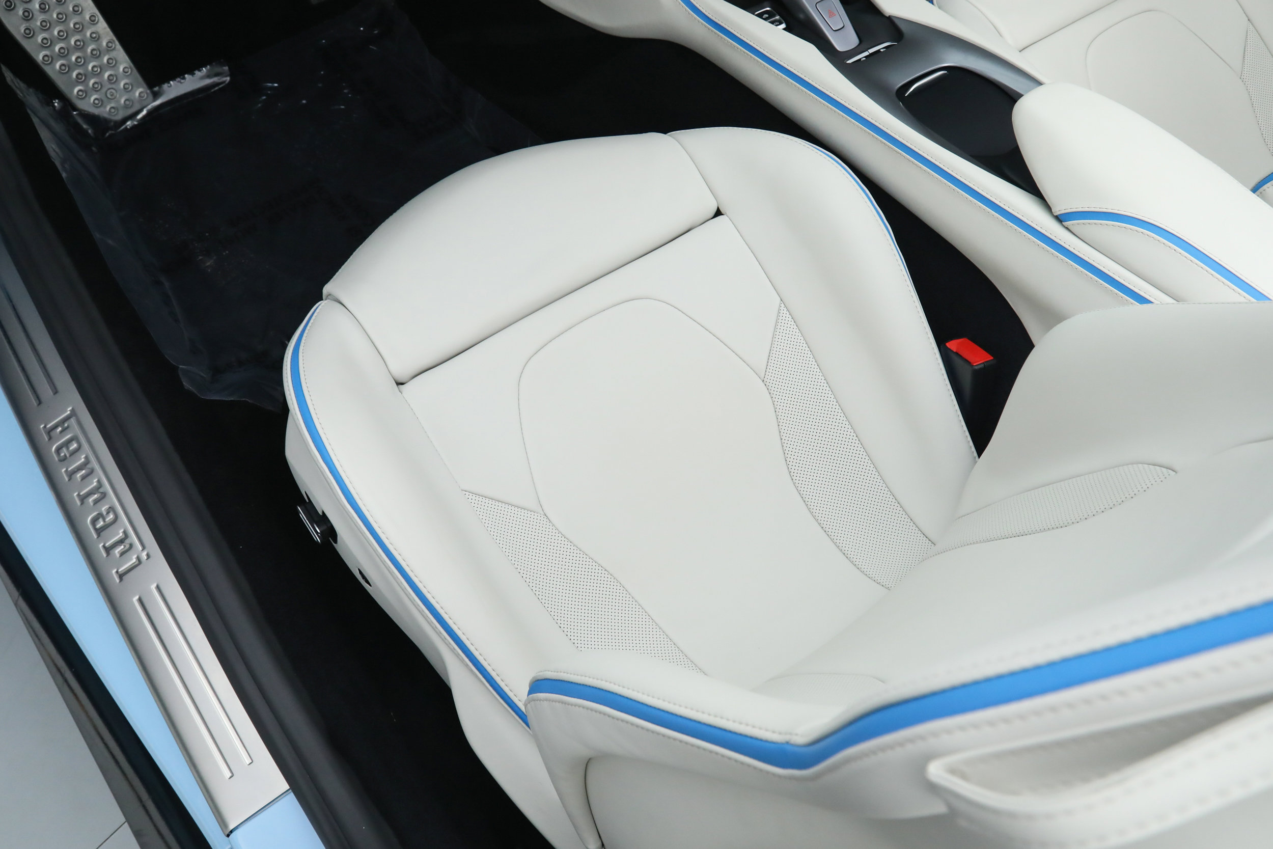 Certified 2023 Ferrari Portofino M RWD image 29