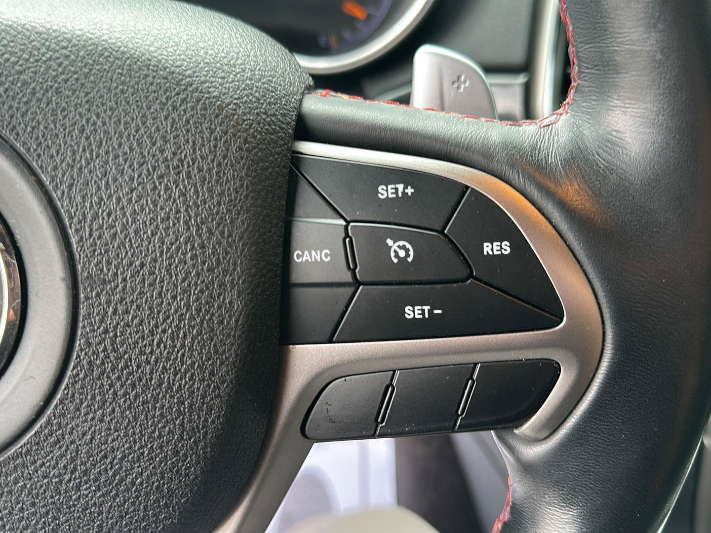 Used 2018 Jeep Grand Cherokee Trailhawk w/ Trailhawk Luxury Group AWD/4WD image 13