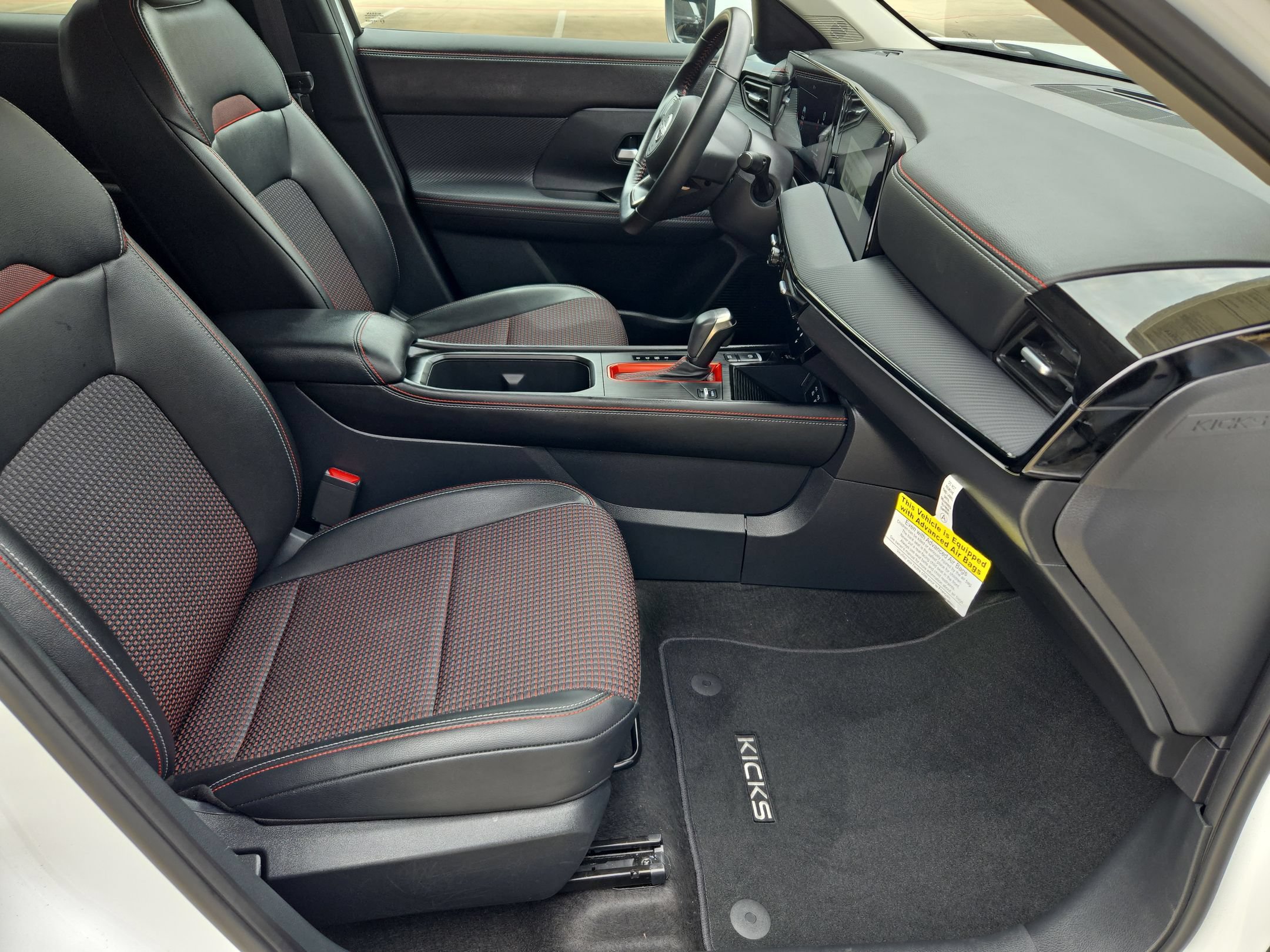 Certified 2025 Nissan Kicks SR FWD image 27