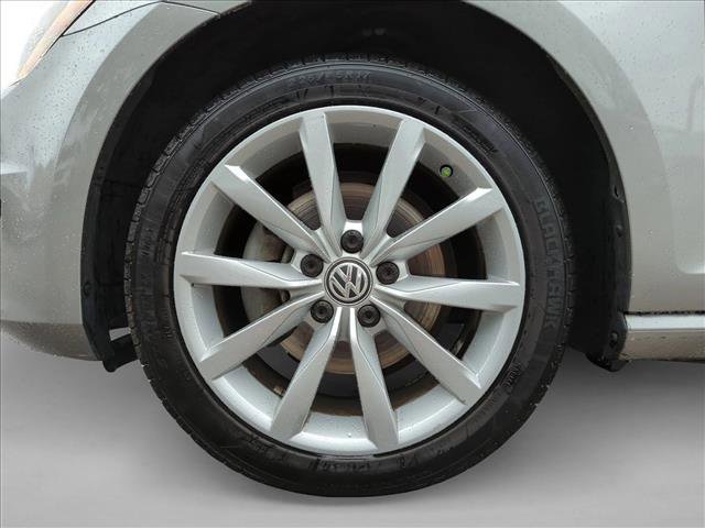 Used 2017 Volkswagen Golf SE image 14