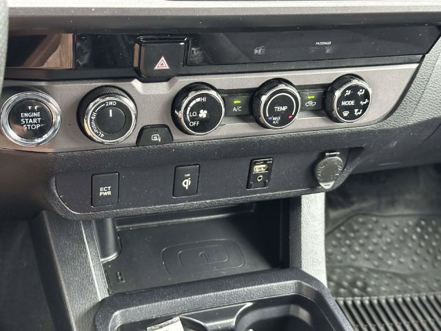 Used 2017 Toyota Tacoma TRD Sport w/ Tow Package AWD/4WD image 20