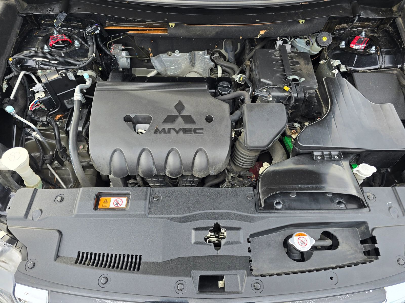 Used 2017 Mitsubishi Outlander ES image 37