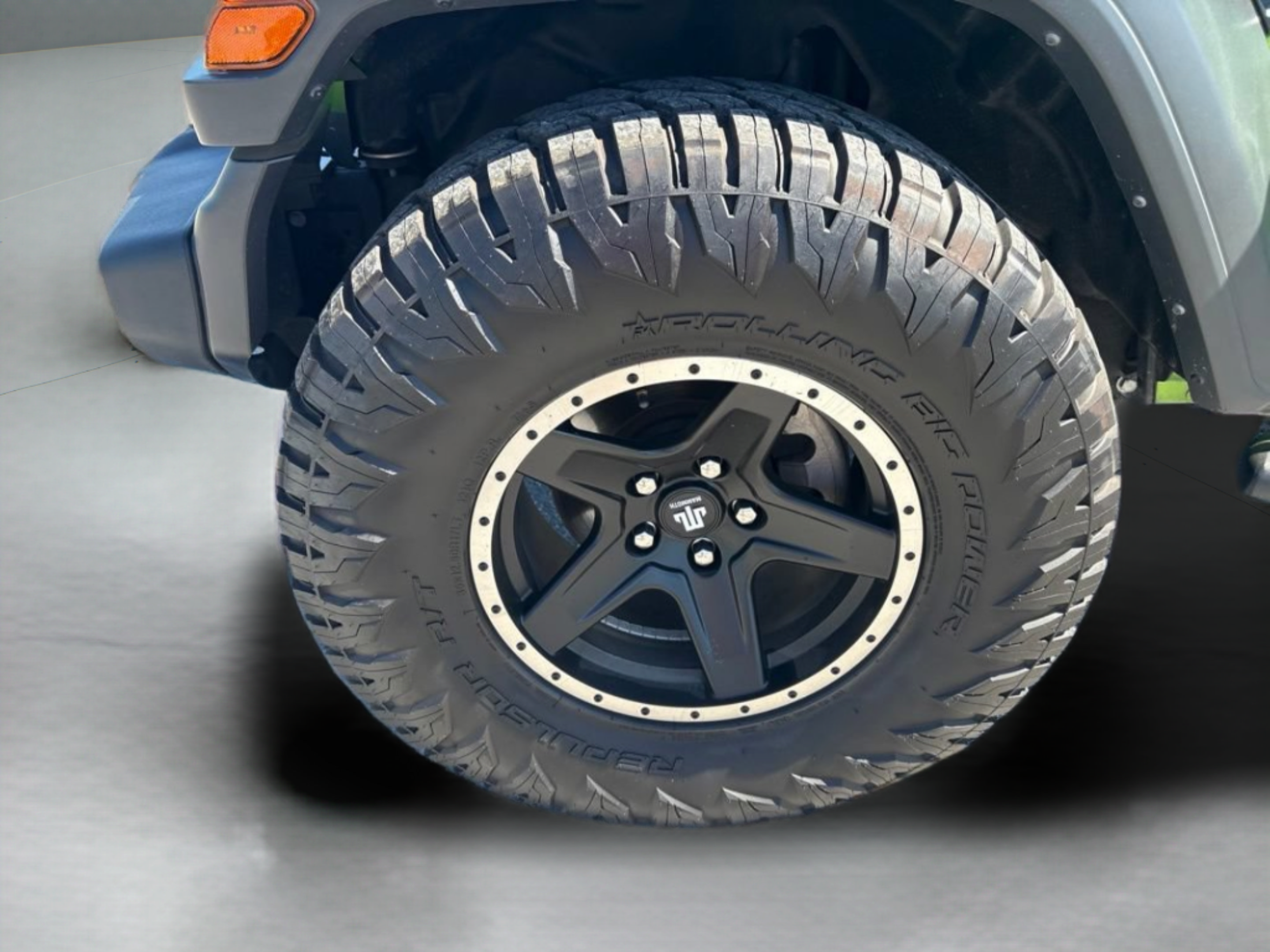 Used 2025 Jeep Wrangler Sport AWD/4WD image 31