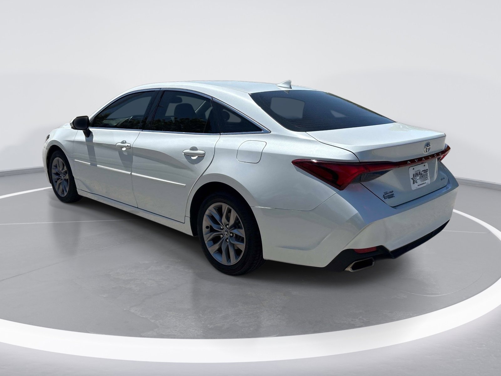 Used 2020 Toyota Avalon XLE w/ All Weather Liner Package FWD image 6
