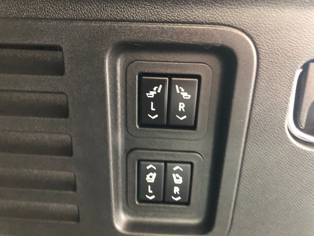 Used 2024 Chevrolet Traverse RS image 9