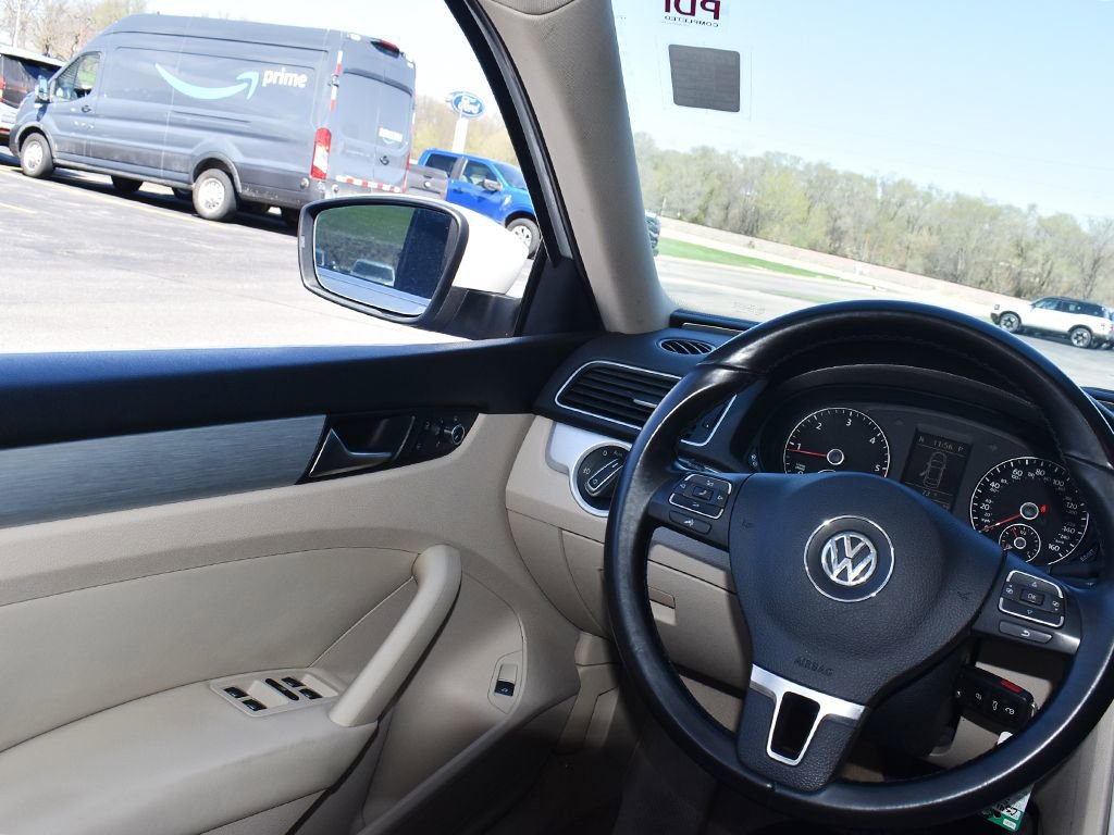 Used 2013 Volkswagen Passat TDI SE image 16