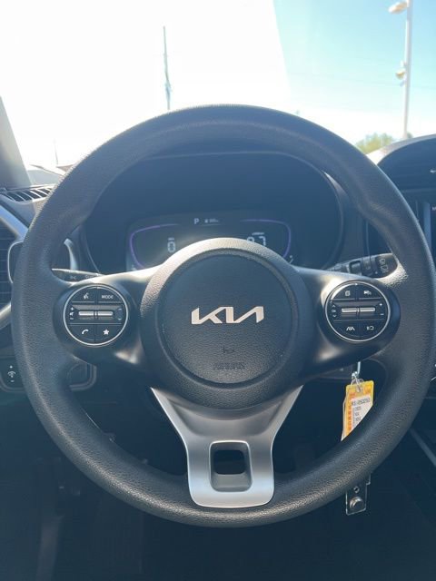 Used 2025 Kia Soul LX w/ LX Technology Package FWD image 12