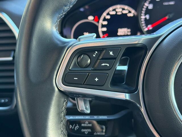 Used 2023 Porsche Cayenne Platinum Edition image 31
