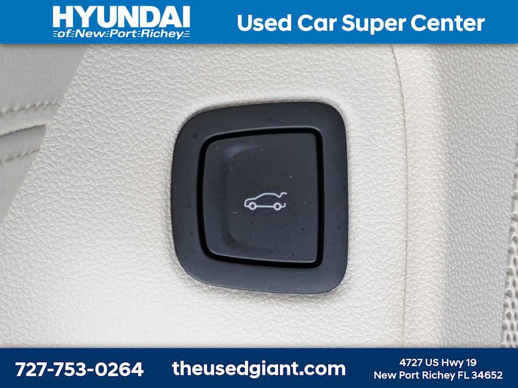 Used 2025 Cadillac CT4 Premium Luxury RWD image 32